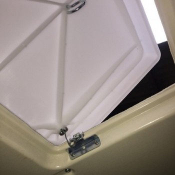 Ressort de fixation d'aérateur de toit DROIT pour vans Ifor Williams CP00368